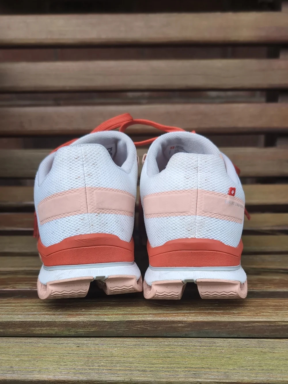 On Running Women's Cloudsurfer 6 Size 9